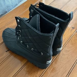 NWOT Sperry Ladies duck boot size 7
